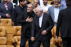 حمله بی‌امان تندروها به ظریف ادامه دارد