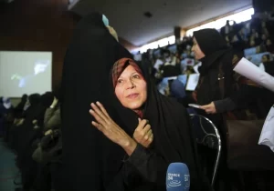 کیهان: فائزه هاشمی در زندان به ماهیت اپوزیسیون پی‌برده اما به سمت نظام تمایل نشان‌نداده
