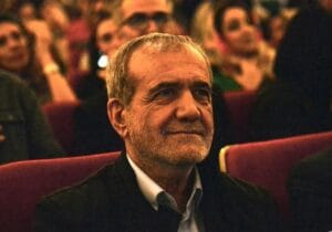 پزشکیان به تماشای «سیمرغ» نشست