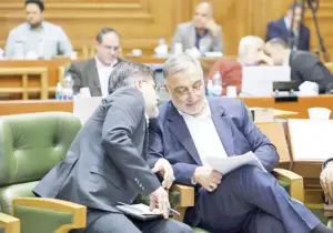 زاکانی مخالفان را قانع نکرد