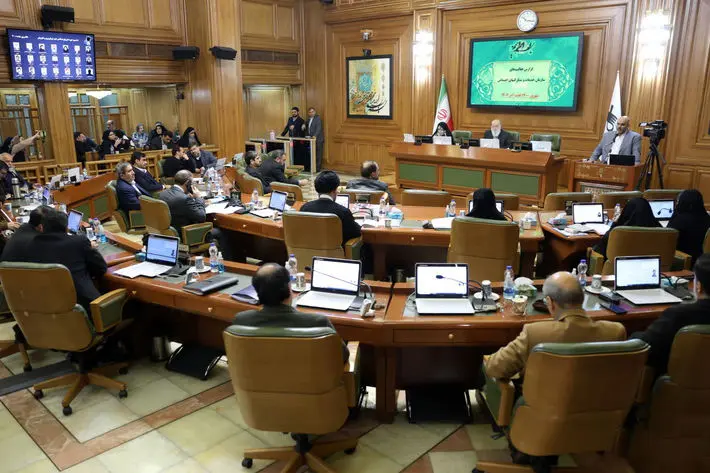 منتقدان علیرضا زاکانی از پشت پرده تغییر مدیران شهری خبر دادند