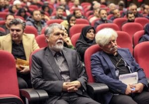 فقر روی سر مردم آوار شده است