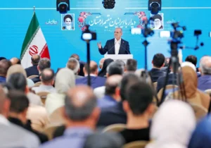 نباید در حصار خودساخته بمانیم