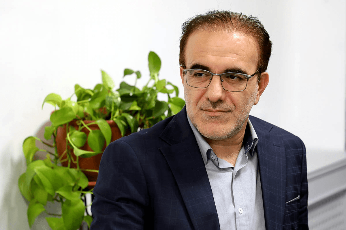 مقابل غیرانتفاعی‌ها می‌ایستیم
