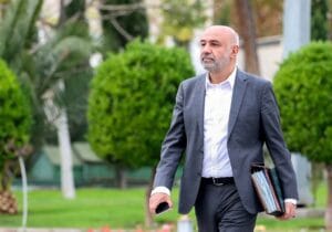 میدری نه تنها برای کارگران یقه پاره نکرد، بلکه خودش را هم خسته نکرد