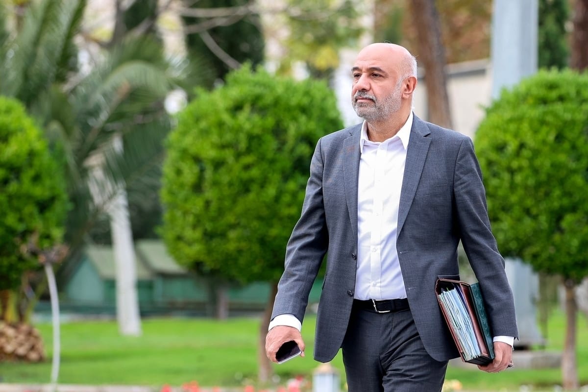 میدری نه تنها برای کارگران یقه پاره نکرد، بلکه خودش را هم خسته نکرد