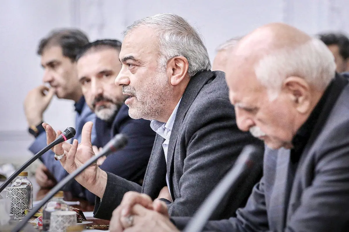 بررسی دیدار اصناف و بازاریان معترض با رئیس‌جمهور و اعضای دولت
