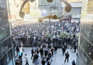 تهران در روزی که گذشت شاهد اعتراضاتی به نوسانات اخیر بازار بود