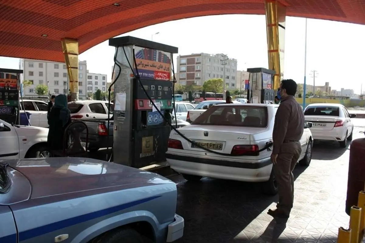 پشت‌پرده به تعویق افتادن بنزین سه نرخی