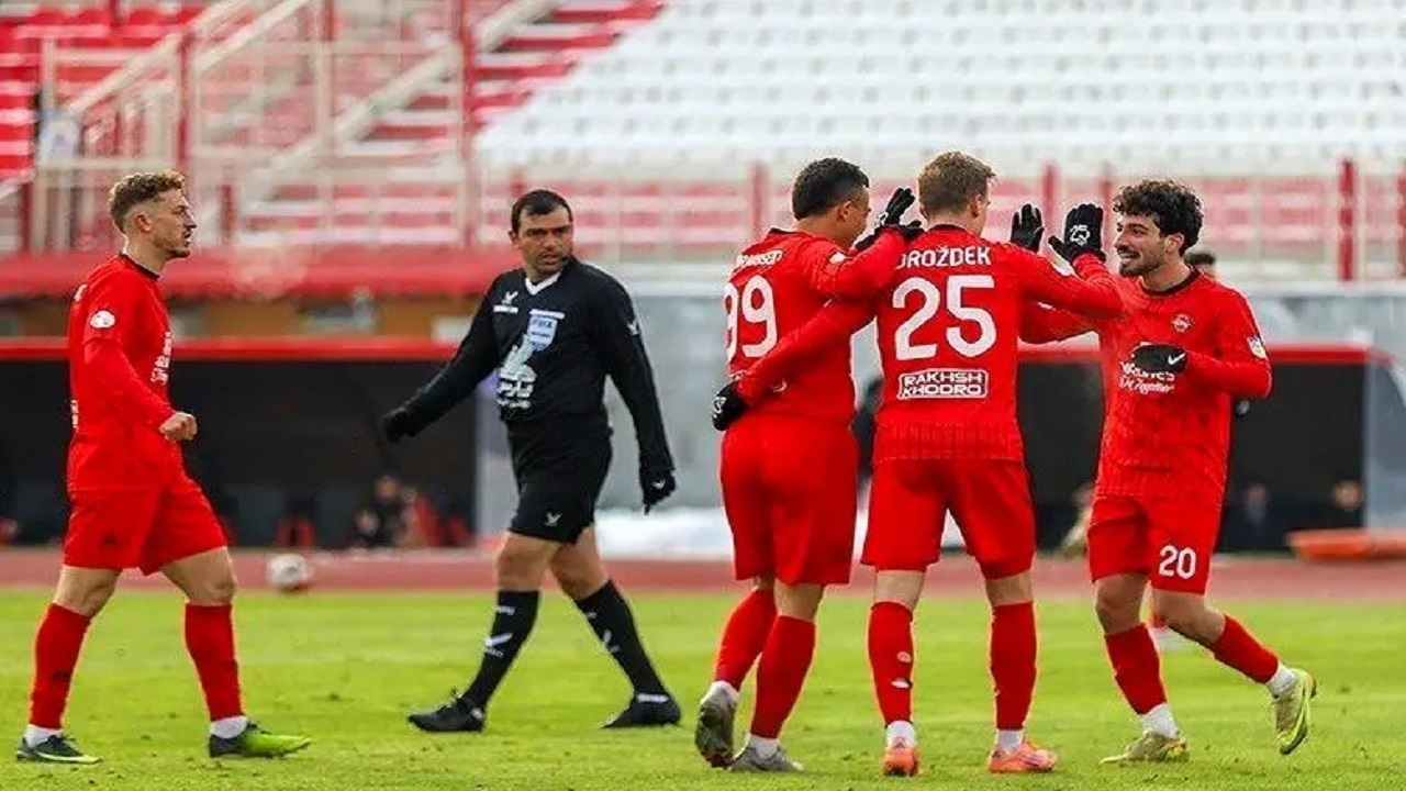 پرسپولیس هفته به هفته ضعیف‌تر می‌شود؛ این تیم رنگ قهرمانی را نمی‌بیند!