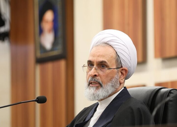 آیت الله اعرافی، از همکاری با حوزه و دانشگاه تا نشستن کنار پزشکیان و اژه‌ای؛ از جامعه المصطفی تا شورای موقت رهبری