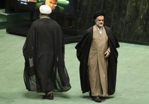 نمایندگان مجلس ، بلندگوی تندروها؟