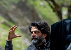 محمود کریمی: در میانه صدای انفجار، خلق کردن بهتر از نشستن و انتظار بود / وقتی تفنگ ساده عشایر حریف موشک کروز شد
