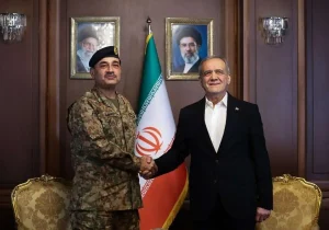 دیدار مسعود پزشکیان با فرمانده ارتش پاکستان
