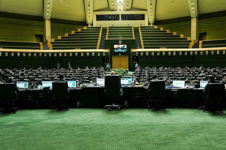 خانه ملت در روزگار جنگ؛ خاموش یا چراغ خاموش؟