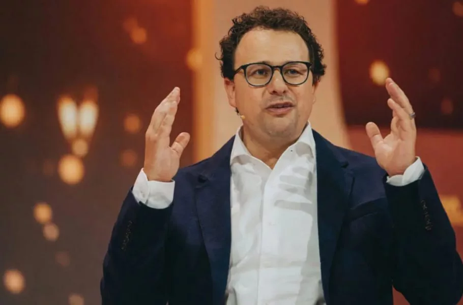 واکنش مدیرعامل آنتروپیک به شایعات: مخالف مدل‌های هوش مصنوعی متن‌باز نیستم