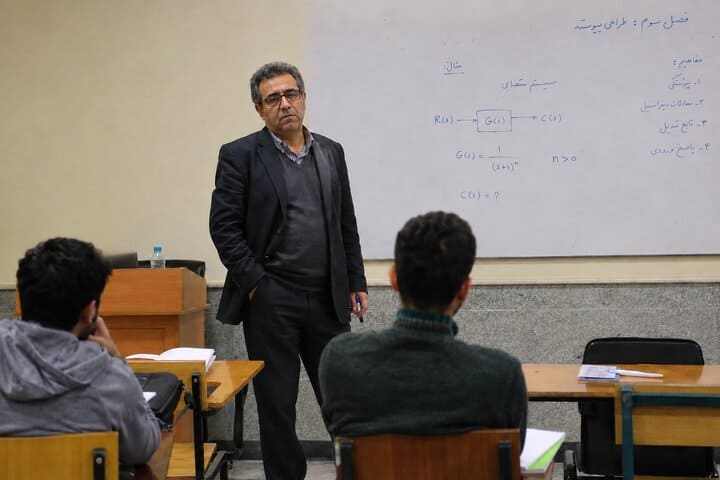 از انقلاب فرهنگی تا گزینش‌های ایدئولوژیک؛ دانشگاه‌های ایران چرا از جهان علم عقب افتادند؟