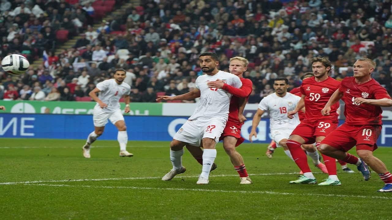عزیزیان: قلعه نویی بازیکن جوان را فدای نتیجه می‌کند/بازیکنان امید مراقب ساق هایشان بودند